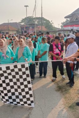 Polsek Pebayuran Kawal Semarak Senam Sehat dan Gerak Jalan Santai Sambut HUT Kabupaten Bekasi ke-76 Dan HUT RI ke-81