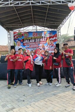 Korwil Dan PGRI Pebayuran Gelar Senam Sehat Bersama Menyambut HUT RI Yang Ke-81 Di Halaman Kantor Kecamatan Pebayuran