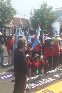 Peringatan Hari Tani Nasional 2026, Masyarakat Pesisir Cilacap Geruduk Kantor DPRD Cilacap